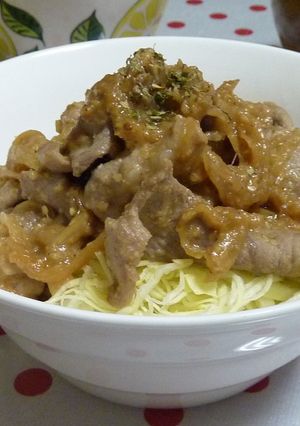 香ばしすりごま♡みそ豚丼-レシピのメイン写真