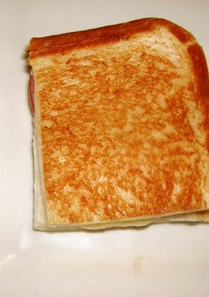 一口でスマートに♡チーズなホットサンド♪-レシピのメイン写真