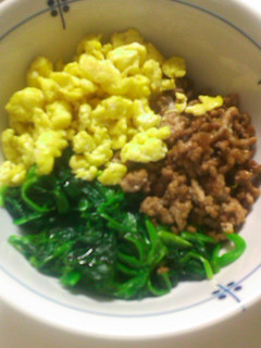 ほうれん草卵ひき肉の3色丼-レシピのメイン写真