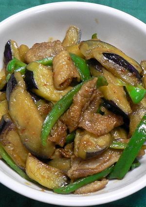 豆板醤でピリ辛、鶏皮とナスの味噌炒め-レシピのメイン写真