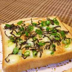 รูปของ 塩昆布とチーズのトースト