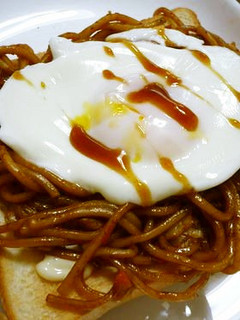 レンジでチン!のっけ卵☆焼きそばトースト-レシピのメイン写真