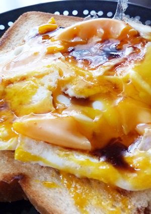 醤油で鬼うま!目玉焼きトースト-レシピのメイン写真