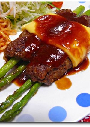 【主夫的】アスパラ巻きハンバーグ-レシピのメイン写真