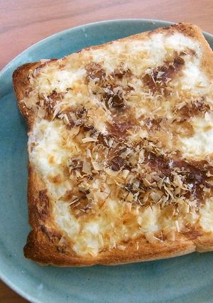 クリームチーズとおかか醤油のトースト-レシピのメイン写真