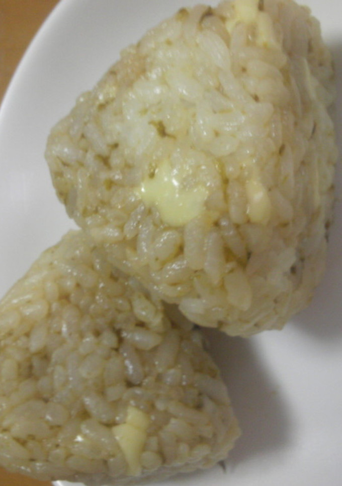 のりの佃煮とチーズの旨い おにぎり-レシピのメイン写真