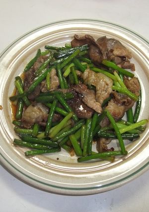 簡単！豚肉とニンニクの芽の焼肉のたれ炒め-レシピのメイン写真