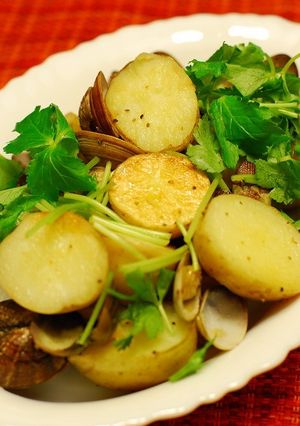 ストウブ鍋♪新じゃがとあさりの蒸し焼き-レシピのメイン写真
