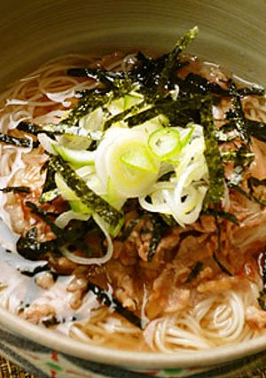 そうめんの豚肉佃煮乗せ(温・冷)-レシピのメイン写真