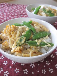 スナップエンドウのふわふわ卵とじ丼-レシピのメイン写真