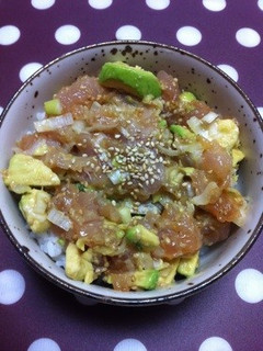 簡単!うまっ!!アボガドとマグロのポキ丼-レシピのメイン写真