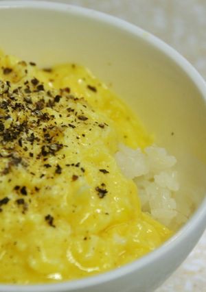 カップスープでふわとろカルボナーラ風丼-レシピのメイン写真