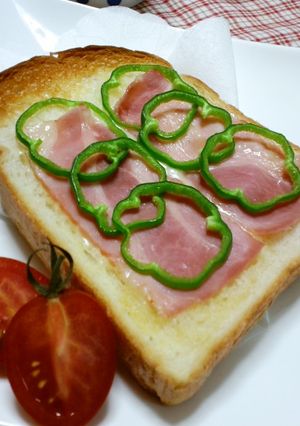 ピーマンonベーコンチーズトースト✿-レシピのメイン写真