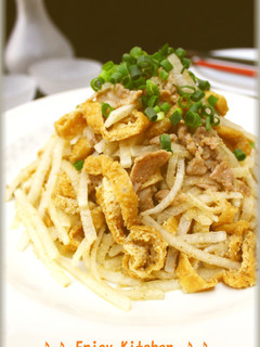胡麻ダレ♪豚肉と油揚げの大根サラダ-レシピのメイン写真