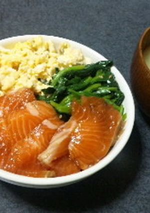 めちゃめちゃ簡単！サーモンの三色丼♪-レシピのメイン写真