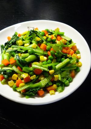 食欲そそる小松菜のカラフル炒め♪-レシピのメイン写真