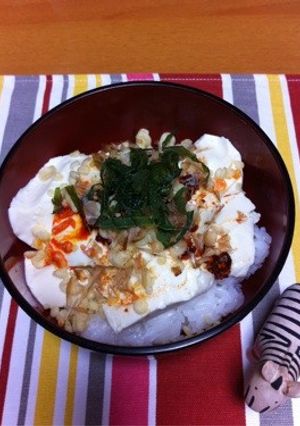 食べるラー油で麻婆豆腐風?超簡単豆腐丼-レシピのメイン写真