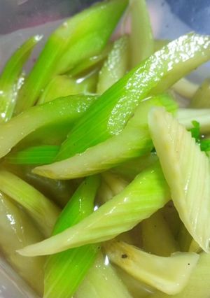 超簡単！とまらない！セロリの酸っぱ漬け☆-レシピのメイン写真