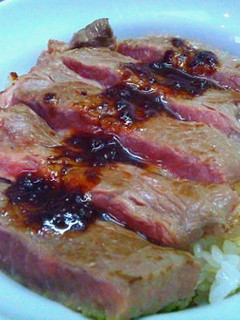 絶品！ガーリックライスのステーキ丼-レシピのメイン写真