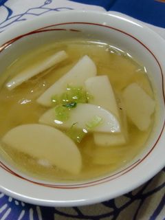 じゃがいも、玉ねぎ、かまぼこ入りスープ-レシピのメイン写真
