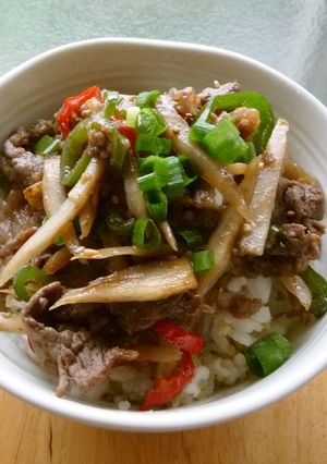 【給食】野菜を食べよう♪肉みそごぼう丼-レシピのメイン写真