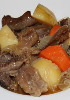 週末にオヤジが作る牛スジの肉じゃが-レシピのメイン写真