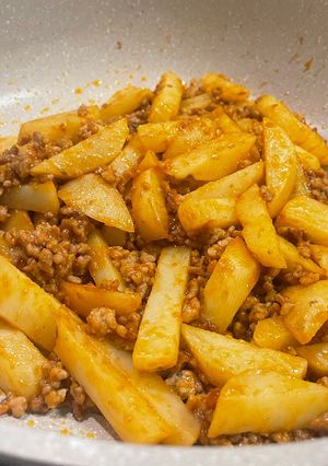 ひき肉とじゃがいものカレー炒め-レシピのメイン写真