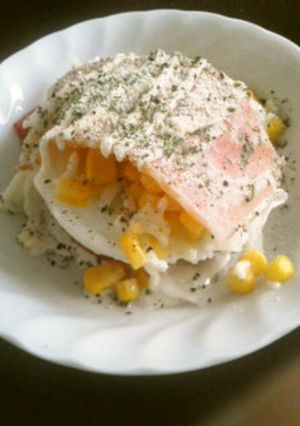 朝のお手軽ポーチドeggベーコンのせ-レシピのメイン写真