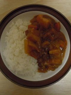 トマト缶とレーズンで甘酸っぱいカレー-レシピのメイン写真
