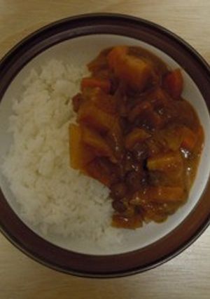 トマト缶とレーズンで甘酸っぱいカレー-レシピのメイン写真