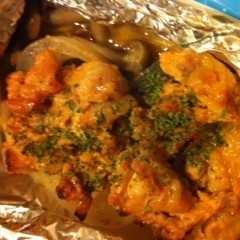 รูปของ 旨味たっぷり！玉ねぎと豚肉のホイル焼き。