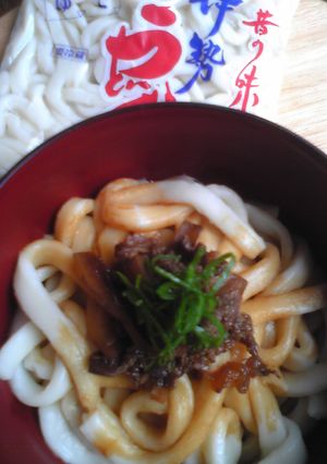伊勢うどんに牛肉とごぼうのしぐれ煮のせ-レシピのメイン写真