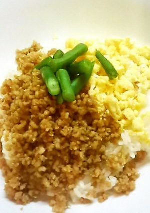 懐かしの☆シンプル鶏そぼろ丼-レシピのメイン写真