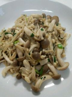 簡単☆しめじとえのきのマヨバター醤油炒め-レシピのメイン写真