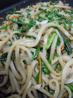 我が家のニラ醤うどん焼き-レシピのメイン写真