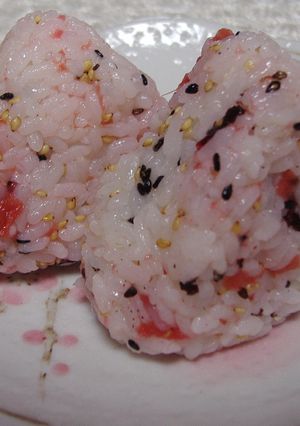 ごまたっぷり♪と梅干のおにぎり-レシピのメイン写真