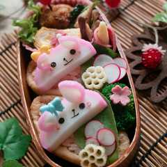 รูปของ お弁当♪かまぼこでかわいいウサギさん
