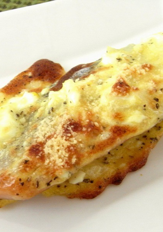 チーズが香ばしい♪鮭のマヨ玉焼き-レシピのメイン写真
