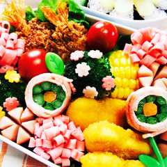 รูปของ キャラ弁に♪お花なアスパラベーコン