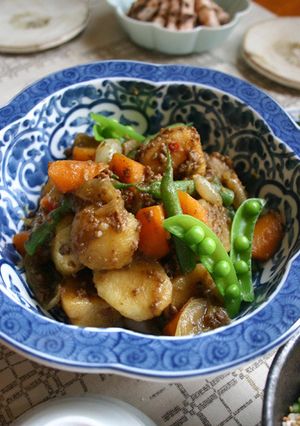 万人ウケよ♪【カレー風味の旨味肉じゃが】-レシピのメイン写真