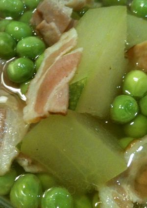 冬瓜とベーコンのスープ＋グリンピース-レシピのメイン写真