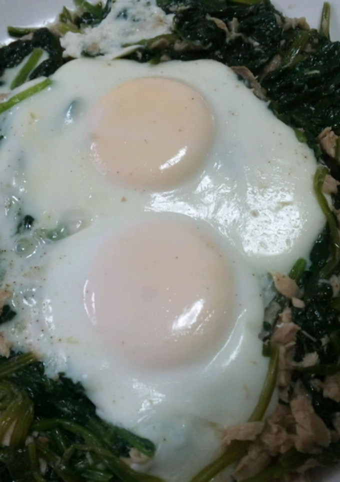 とにかく満足♪ツナとほうれん草の目玉焼き-レシピのメイン写真