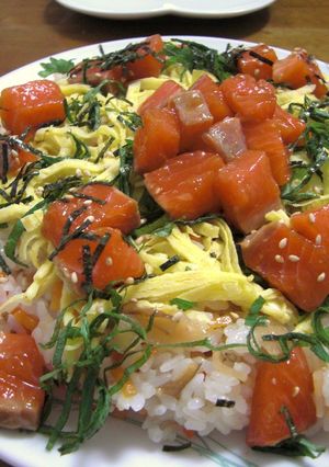 市販の素で豪華に♥サーモンのちらし寿司-レシピのメイン写真