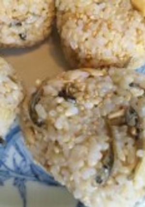 おつまみのナッツ小魚で　　簡単♪おにぎり-レシピのメイン写真