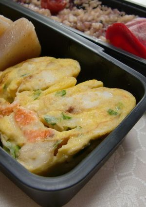 お弁当にも！残り物の刺身de 卵焼き-レシピのメイン写真