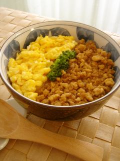 我が家の人気メニュー♪鶏そぼろ丼-レシピのメイン写真
