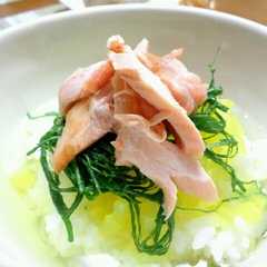 รูปของ ★朝食に♪たっぷりたくあんの鮭茶漬け★