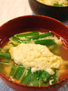 食べ応えあり♪ふわふわニラ卵汁-レシピのメイン写真