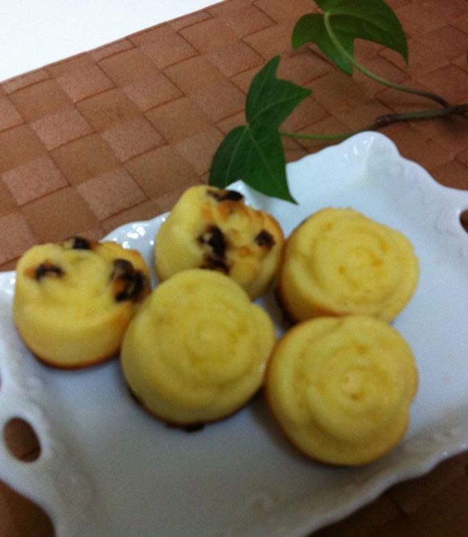 ローズ型シリコンでプチマドレーヌ-レシピのメイン写真
