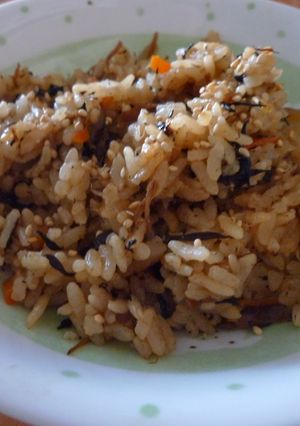 具沢山！なめたけｉｎひじきの炊き込みご飯-レシピのメイン写真